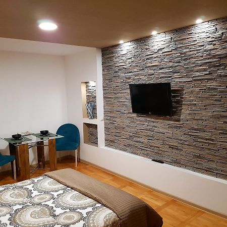 Woodstone Apartment โปลเยชต์ ภายนอก รูปภาพ