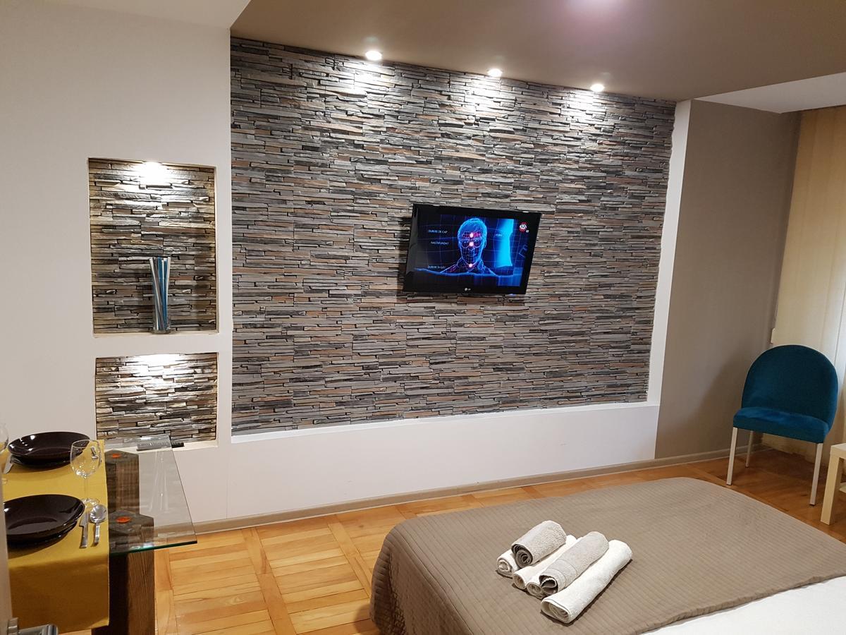 Woodstone Apartment โปลเยชต์ ภายนอก รูปภาพ